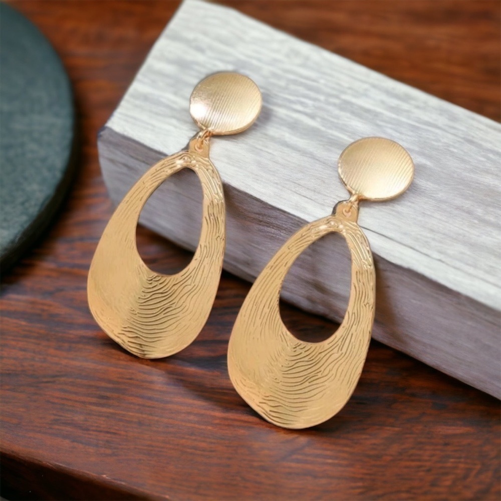 GOLDEN TEXTURED HOLLOW DROP EARRINGS